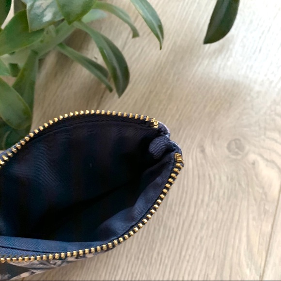 Feather Zip-Up Pouch - Picture 3 of 3